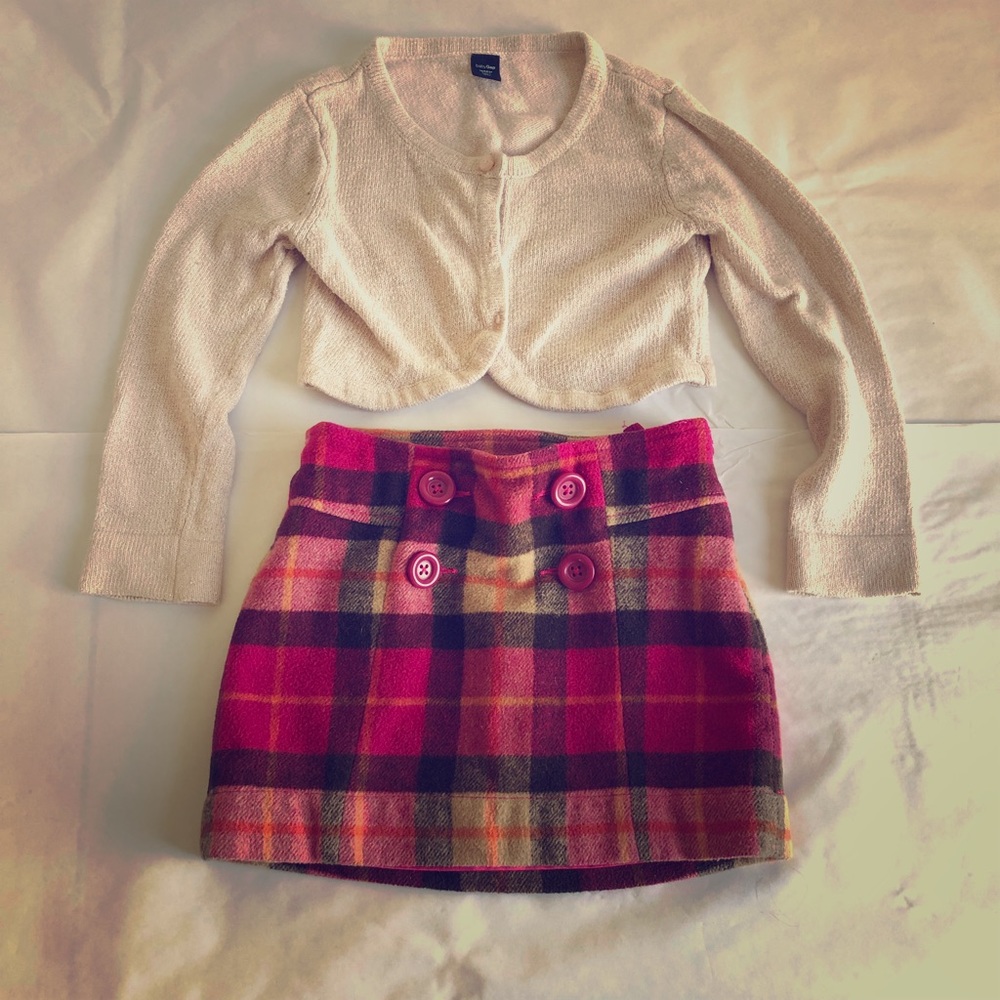 Gap plaid miniskirt and cardigan/sweater outfit